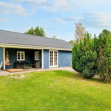 9 Person In Jaegerspris-by Traum